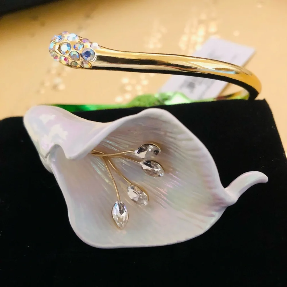 Authentic Betsey Johnson Bracelet - Crystal Rhinestone Calla Lily Hinged NWT - Picture 8 of 16